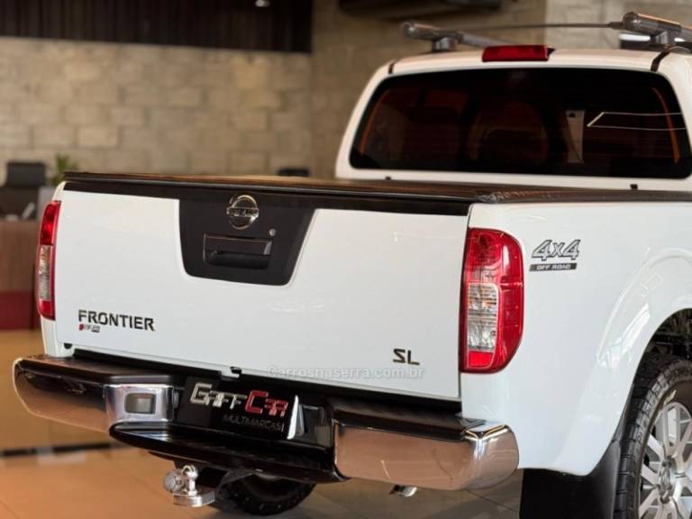 NISSAN - FRONTIER - 2014/2015 - Branca - R$ 109.900,00