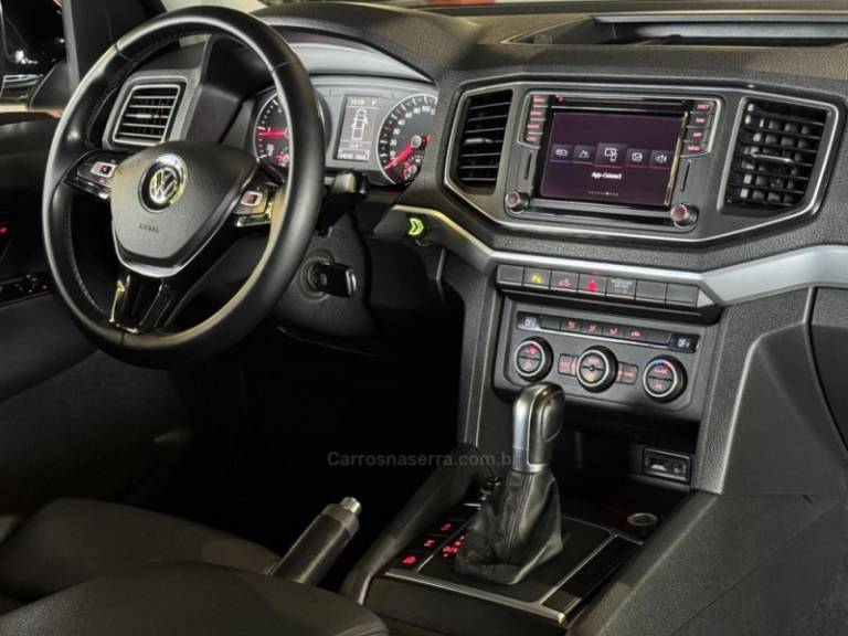 VOLKSWAGEN - AMAROK - 2017/2018 - Preta - R$ 148.900,00