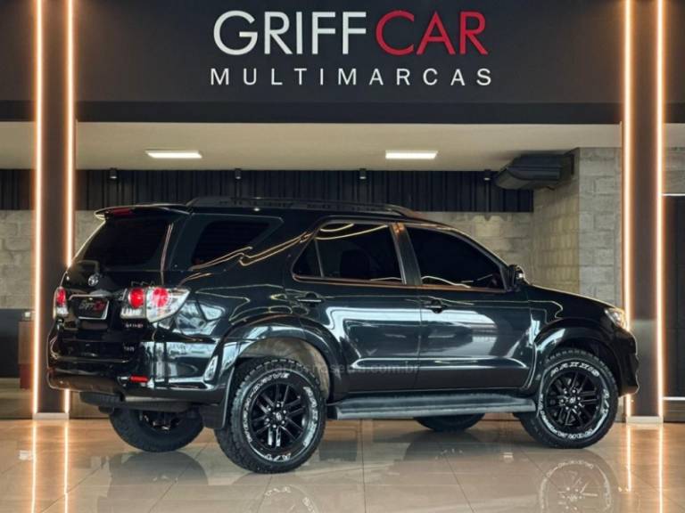 TOYOTA - HILUX SW4 - 2012/2012 - Preta - R$ 139.900,00
