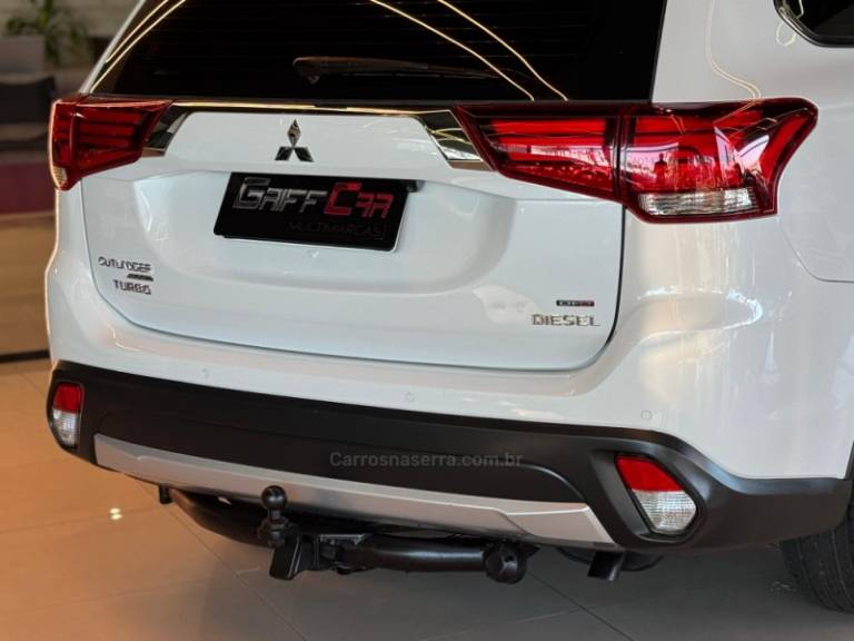 MITSUBISHI - OUTLANDER - 2015/2016 - Branca - R$ 121.900,00