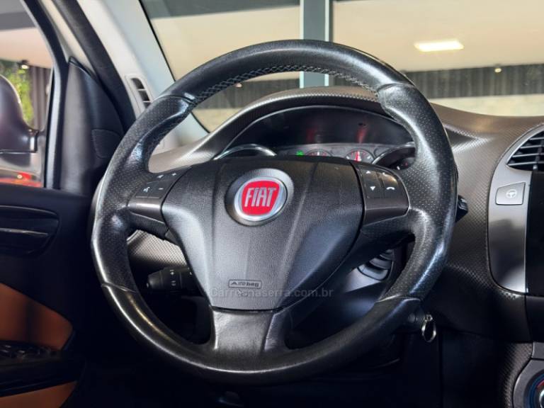 FIAT - BRAVO - 2015/2016 - Branca - R$ 52.900,00