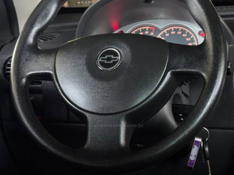 CHEVROLET - CORSA - 2008/2009 - Vermelha - R$ 35.900,00