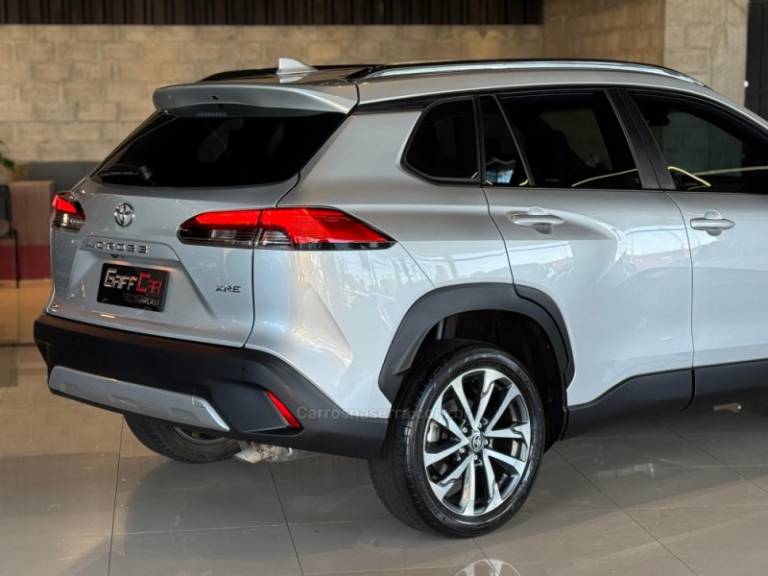TOYOTA - COROLLA - 2022/2023 - Prata - R$ 148.900,00