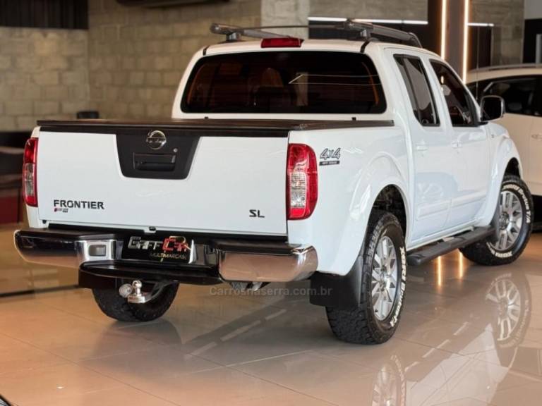 NISSAN - FRONTIER - 2015/2015 - Branca - R$ 114.900,00