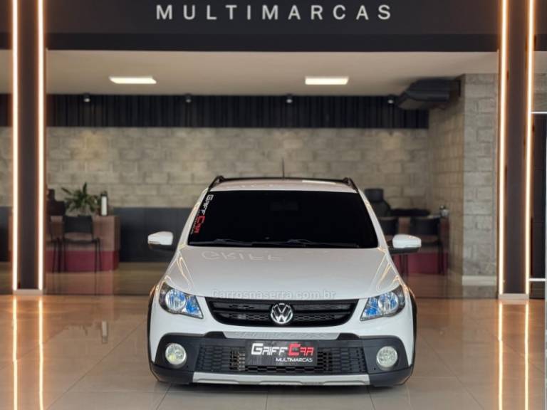 VOLKSWAGEN - SAVEIRO - 2013/2013 - Branca - R$ 61.900,00