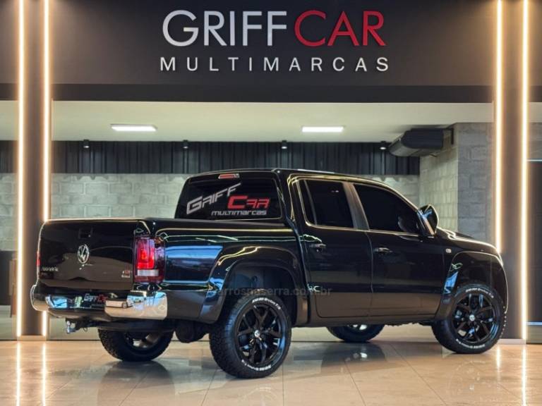 VOLKSWAGEN - AMAROK - 2017/2018 - Preta - R$ 148.900,00
