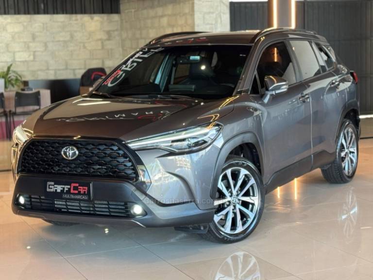 TOYOTA - COROLLA - 2021/2022 - Cinza - R$ 139.900,00