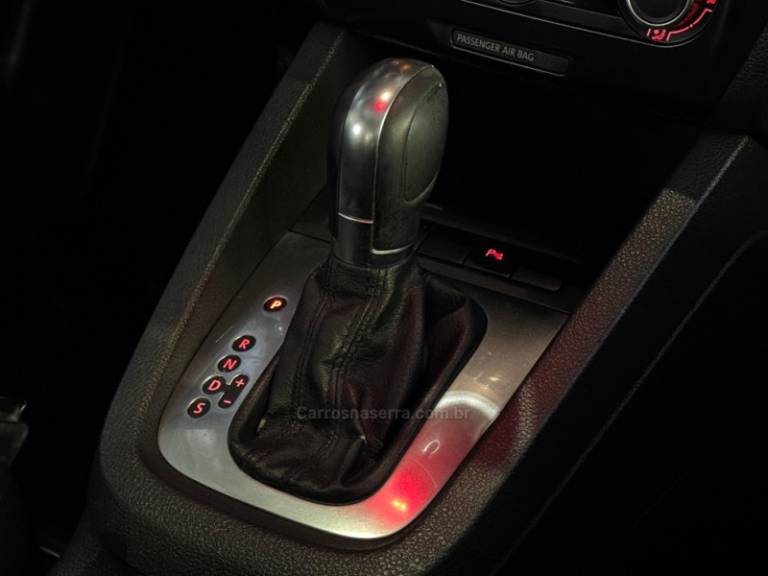 VOLKSWAGEN - JETTA - 2012/2013 - Preta - R$ 68.900,00