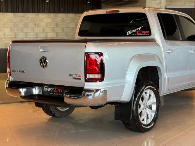 VOLKSWAGEN - AMAROK - 2017/2018 - Prata - R$ 147.900,00