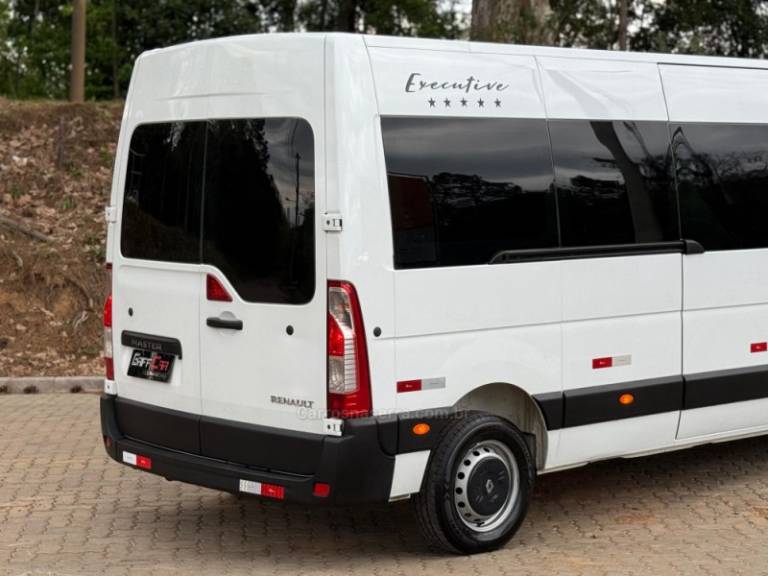 RENAULT - MASTER - 2014/2014 - Branca - R$ 159.900,00