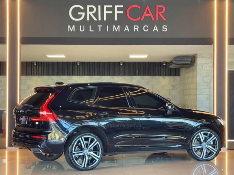 VOLVO - XC60 - 2021/2021 - Preta - R$ 217.900,00