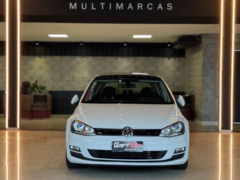 VOLKSWAGEN - GOLF - 2013/2014 - Branca - R$ 88.900,00