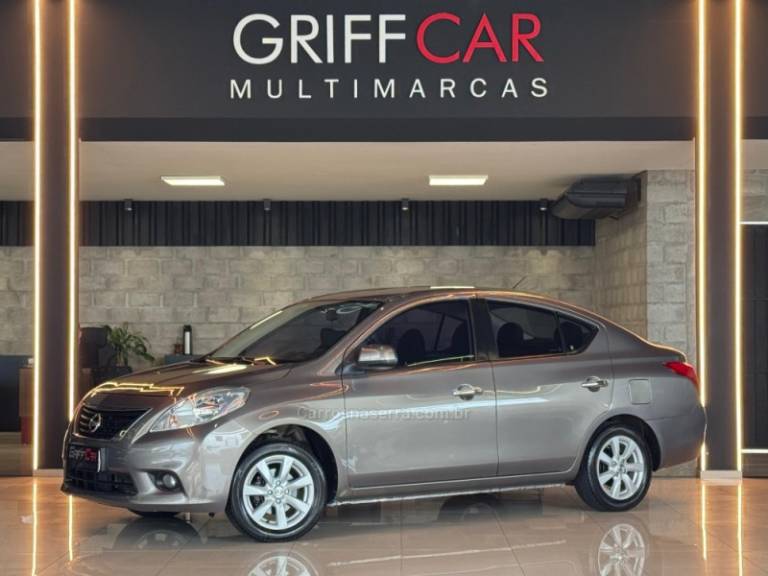 NISSAN - VERSA - 2011/2012 - Cinza - R$ 39.900,00