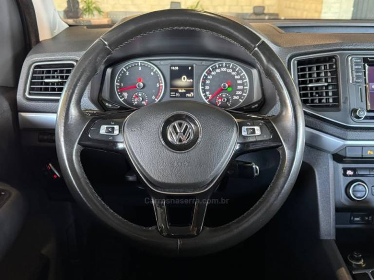 VOLKSWAGEN - AMAROK - 2017/2018 - Prata - R$ 147.900,00