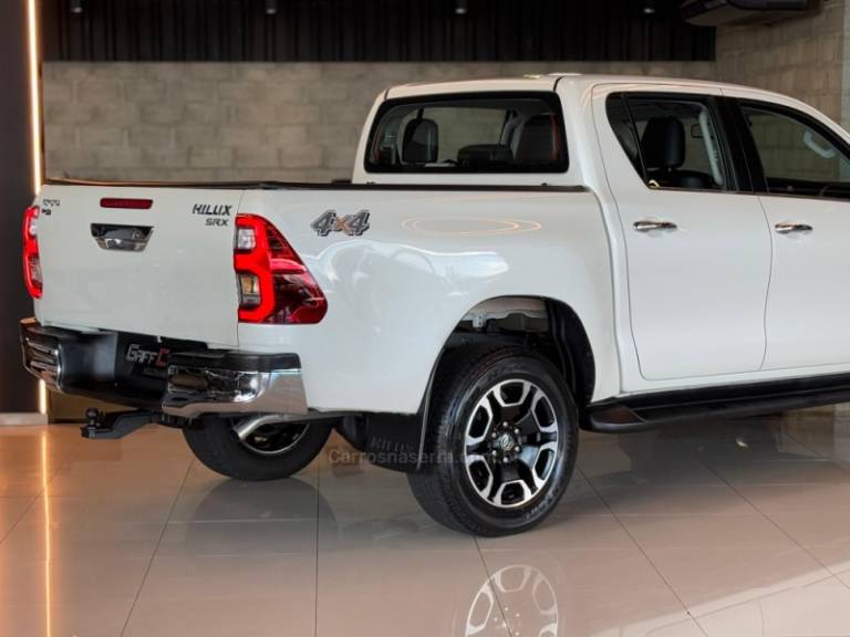 TOYOTA - HILUX - 2020/2021 - Branca - R$ 254.900,00