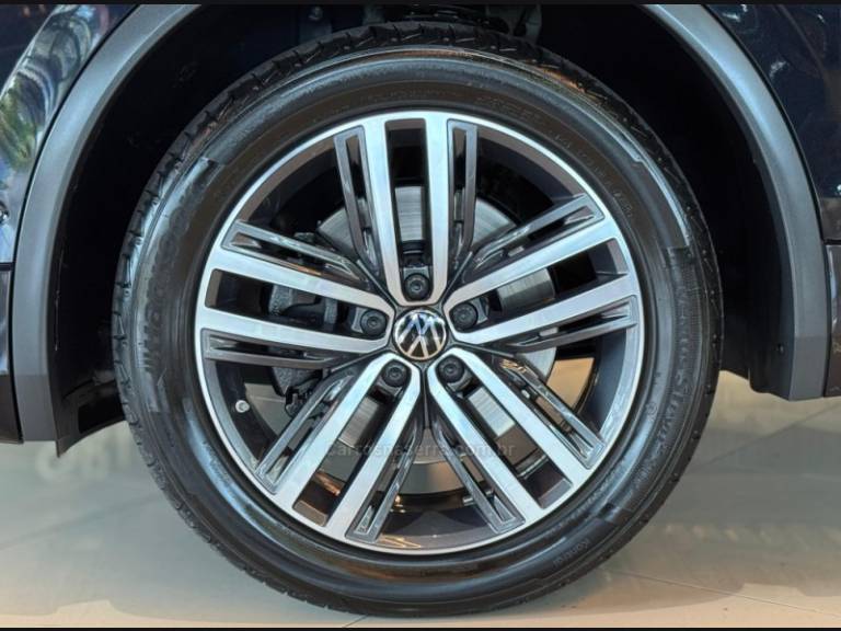 VOLKSWAGEN - TIGUAN - 2024/2024 - Preta - R$ 246.900,00