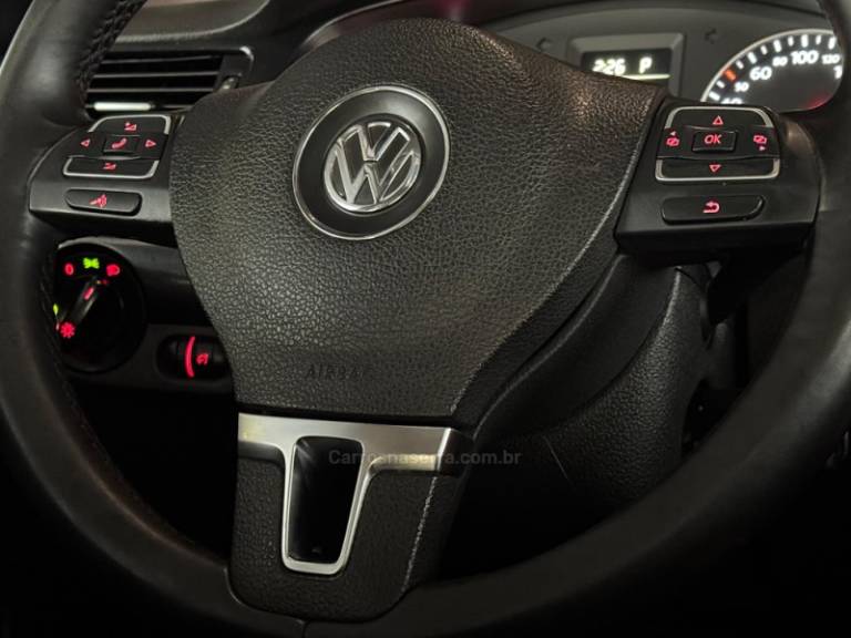 VOLKSWAGEN - JETTA - 2012/2013 - Preta - R$ 68.900,00