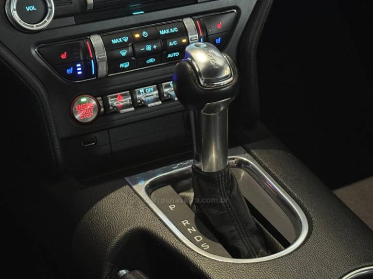 FORD - MUSTANG - 2017/2018 - Azul - R$ 359.900,00