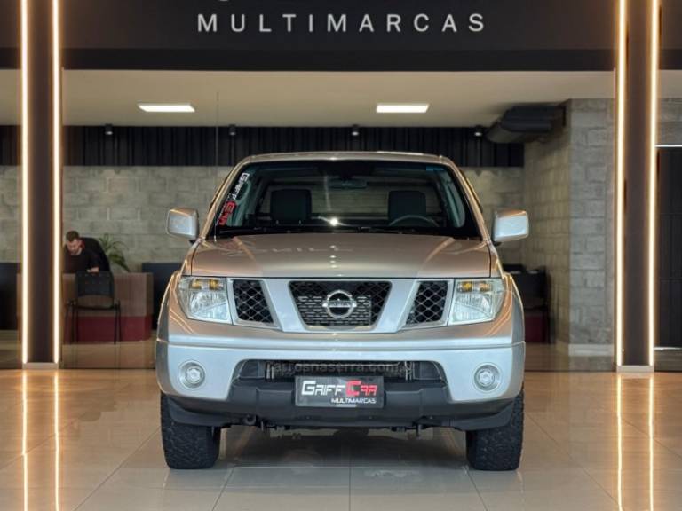 NISSAN - FRONTIER - 2012/2013 - Prata - R$ 84.900,00