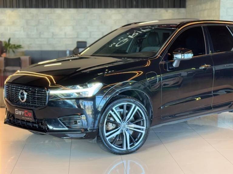 VOLVO - XC60 - 2021/2021 - Preta - R$ 217.900,00