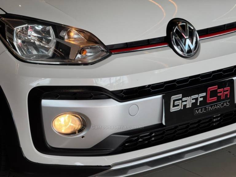 VOLKSWAGEN - UP - 2017/2018 - Branca - R$ 67.900,00