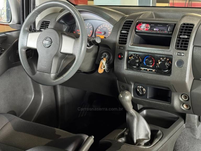 NISSAN - FRONTIER - 2012/2013 - Prata - R$ 84.900,00