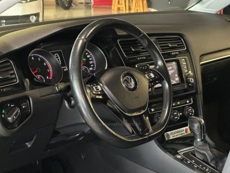 VOLKSWAGEN - GOLF - 2013/2014 - Cinza - R$ 89.900,00