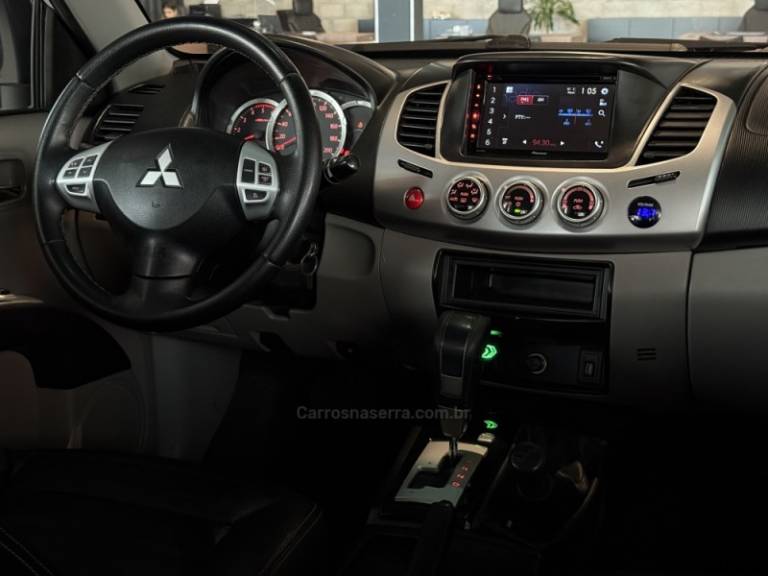 MITSUBISHI - L200 TRITON - 2016/2017 - Prata - R$ 149.900,00