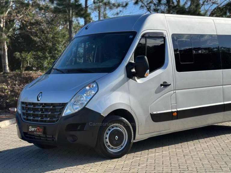RENAULT - MASTER - 2015/2016 - Prata - R$ 174.900,00