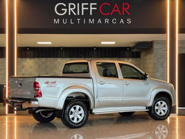 TOYOTA - HILUX - 2013/2014 - Prata - R$ 147.900,00