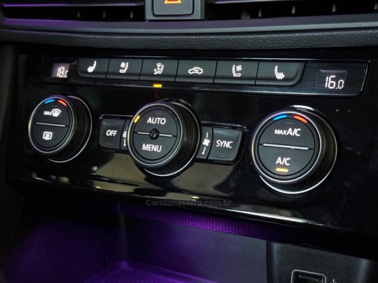 VOLKSWAGEN - JETTA - 2018/2019 - Cinza - R$ 159.900,00