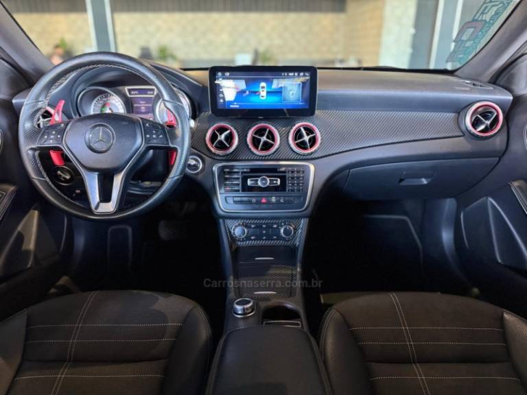 MERCEDES-BENZ - GLA 200 - 2014/2015 - Prata - R$ 89.900,00