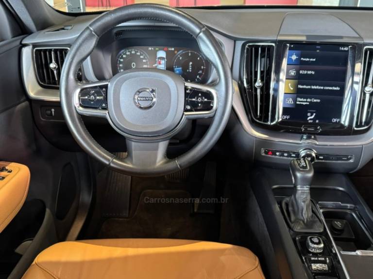 VOLVO - XC60 - 2019/2020 - Preta - R$ 189.900,00