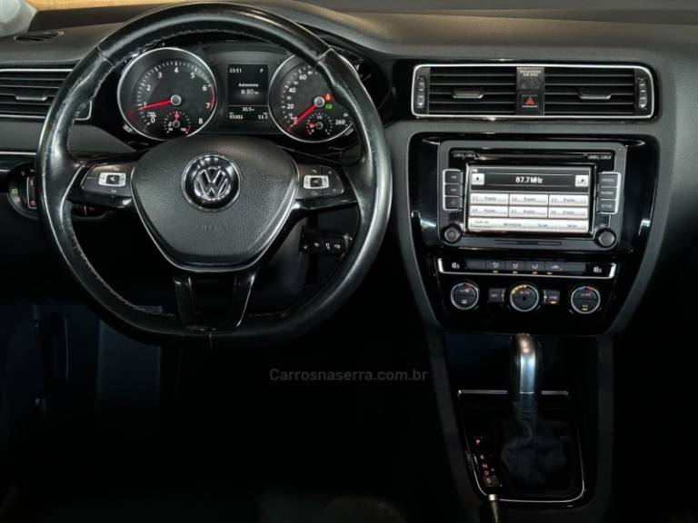 VOLKSWAGEN - JETTA - 2014/2015 - Vermelha - R$ 87.900,00