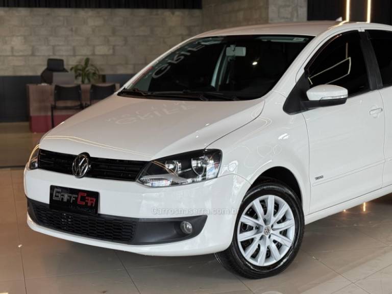 VOLKSWAGEN - FOX - 2013/2014 - Branca - R$ 41.900,00