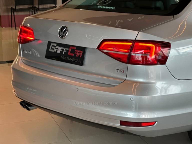 VOLKSWAGEN - JETTA - 2014/2015 - Vermelha - R$ 87.900,00