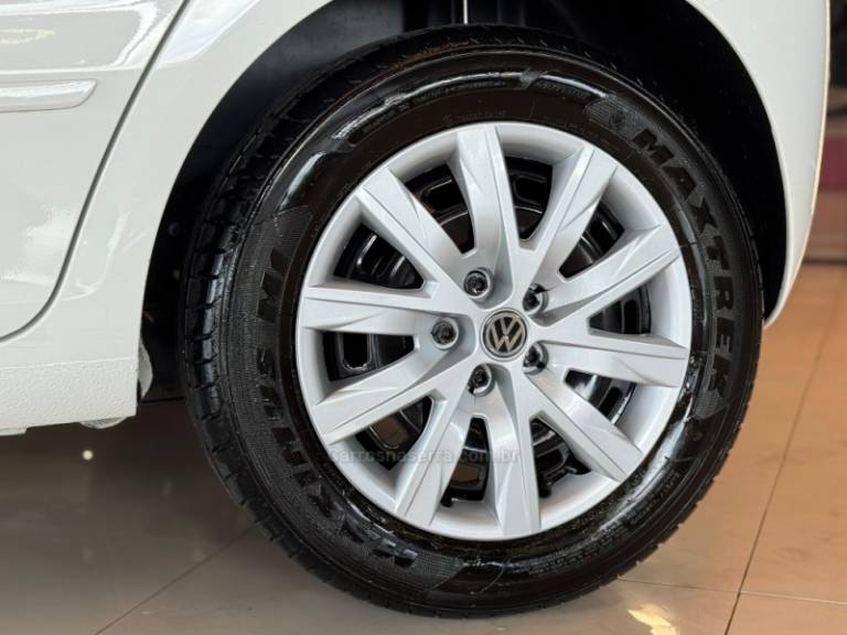 VOLKSWAGEN - FOX - 2013/2014 - Branca - R$ 41.900,00