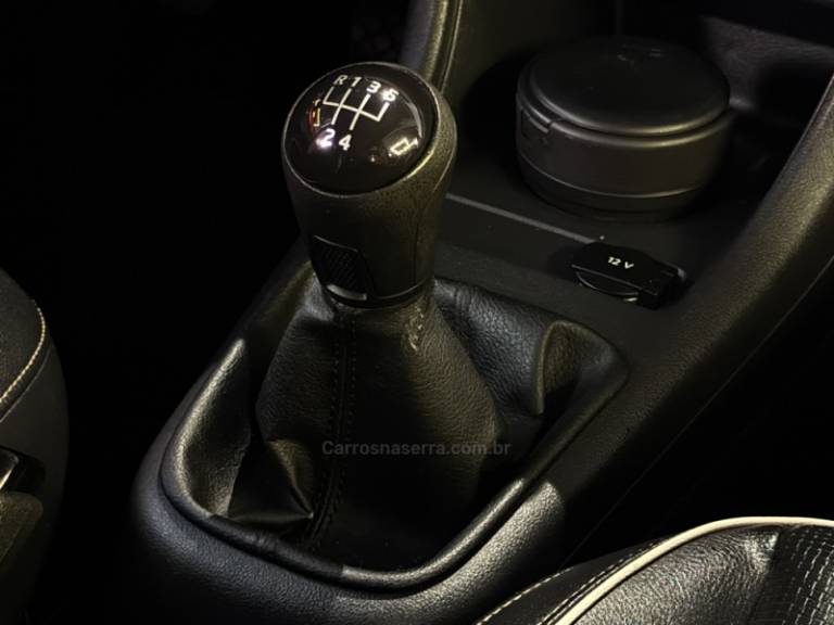 VOLKSWAGEN - UP - 2015/2016 - Vermelha - R$ 52.900,00