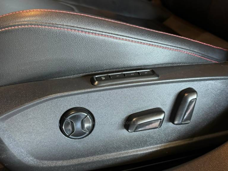 VOLKSWAGEN - JETTA - 2018/2019 - Cinza - R$ 159.900,00