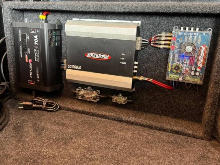 VOLKSWAGEN - SAVEIRO - 2000/2001 - Vermelha - R$ 69.900,00