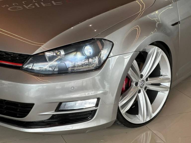 VOLKSWAGEN - GOLF - 2013/2014 - Cinza - R$ 89.900,00