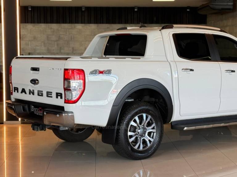 FORD - RANGER - 2021/2022 - Branca - R$ 199.900,00