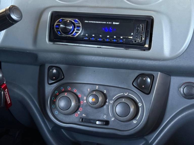 FIAT - UNO - 2014/2015 - Branca - R$ 35.900,00