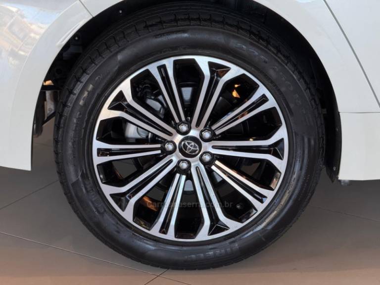 TOYOTA - COROLLA - 2020/2021 - Branca - R$ 139.900,00