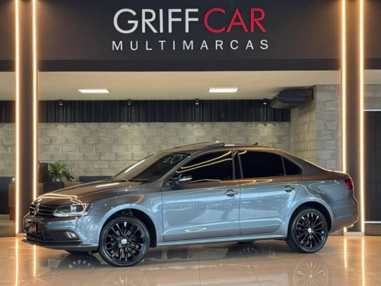 VOLKSWAGEN - JETTA - 2015/2016 - Cinza - R$ 83.900,00