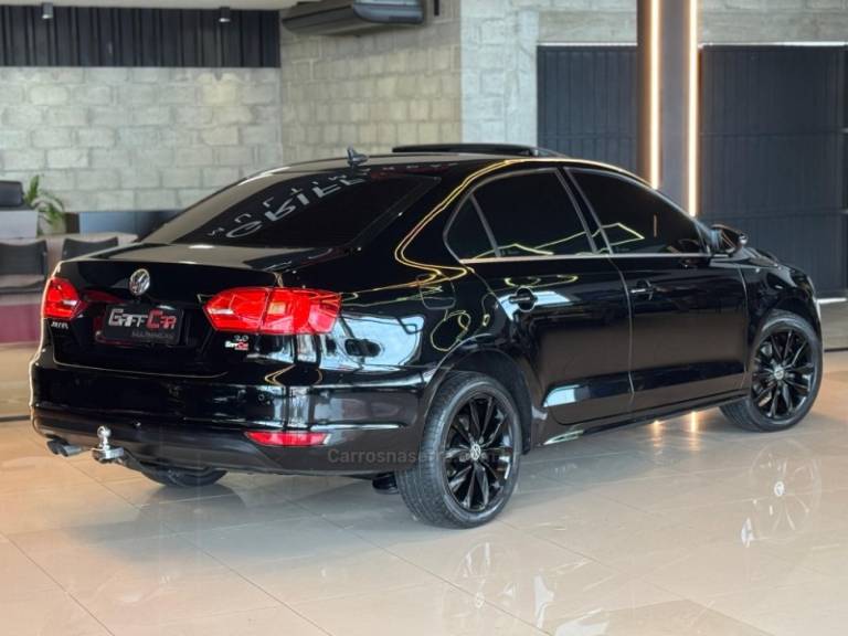 VOLKSWAGEN - JETTA - 2012/2013 - Preta - R$ 68.900,00
