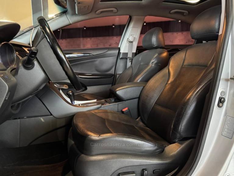 HYUNDAI - SONATA - 2011/2012 - Prata - R$ 71.900,00