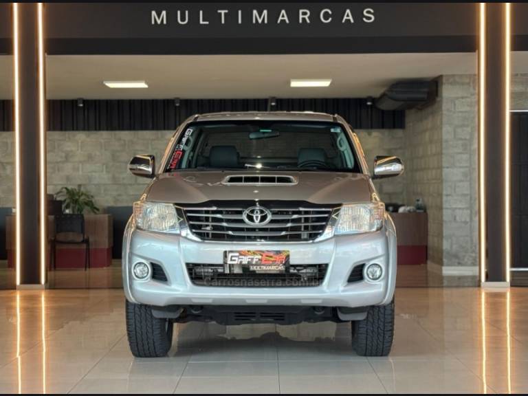 TOYOTA - HILUX - 2014/2014 - Prata - R$ 147.900,00