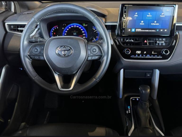 TOYOTA - COROLLA - 2022/2023 - Prata - R$ 148.900,00