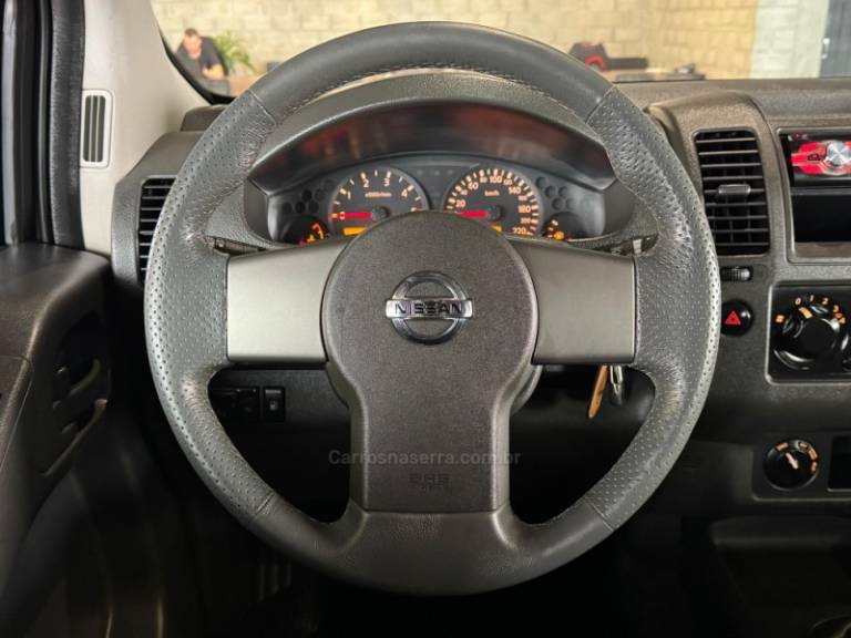 NISSAN - FRONTIER - 2012/2013 - Prata - R$ 84.900,00